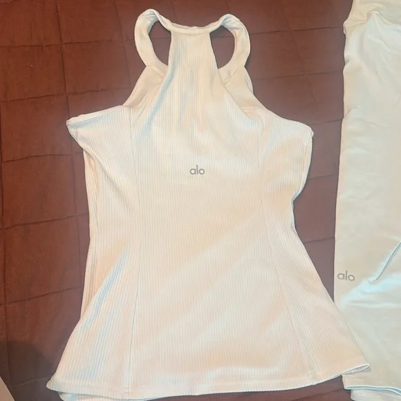 Women’s Alo Set White Tank and High Waste Leggings Size Small - Picture 4 of 4